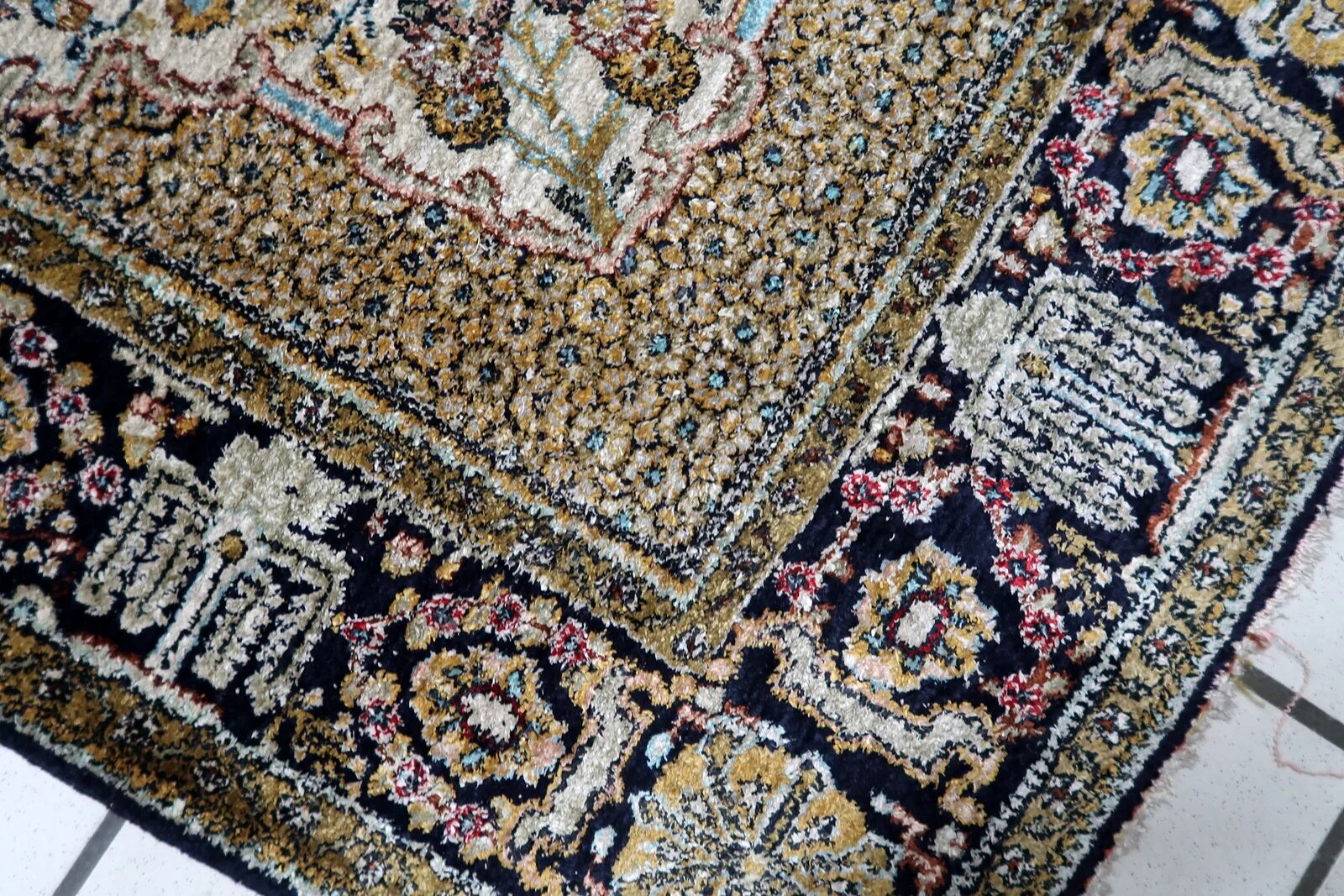 1950s Handmade Kashmir silk medallion rug, 109 × 165 cm - 1C1293