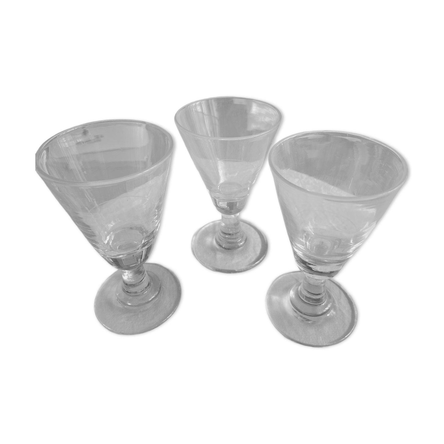 Trois verres coniques à dose  (absinthe)