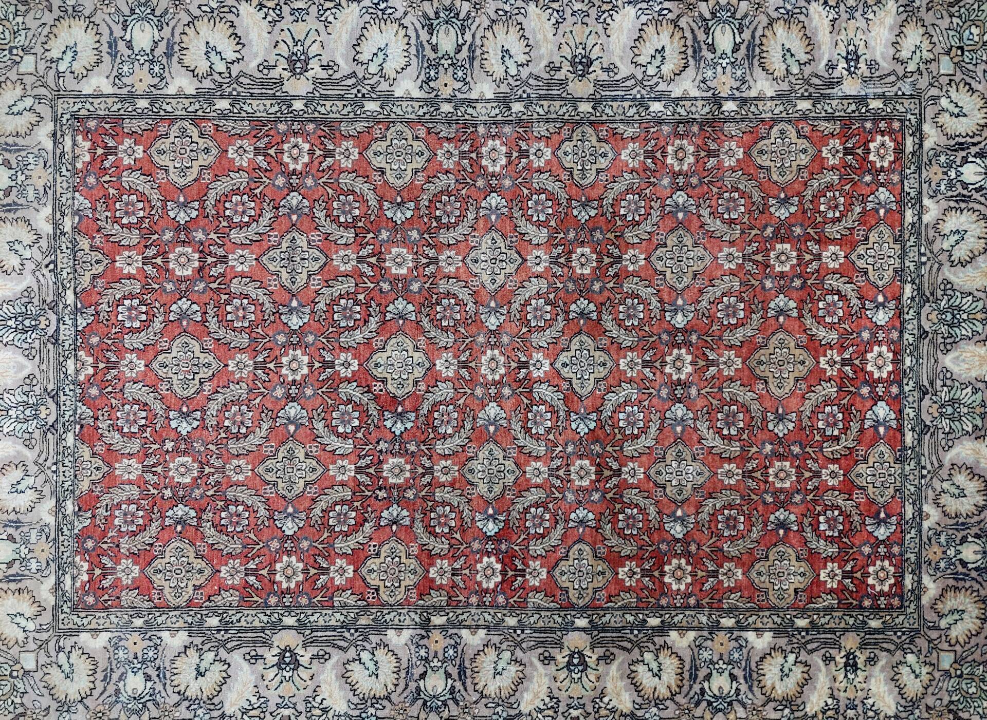 Kashmir carpet in wool and hand-knotted silk