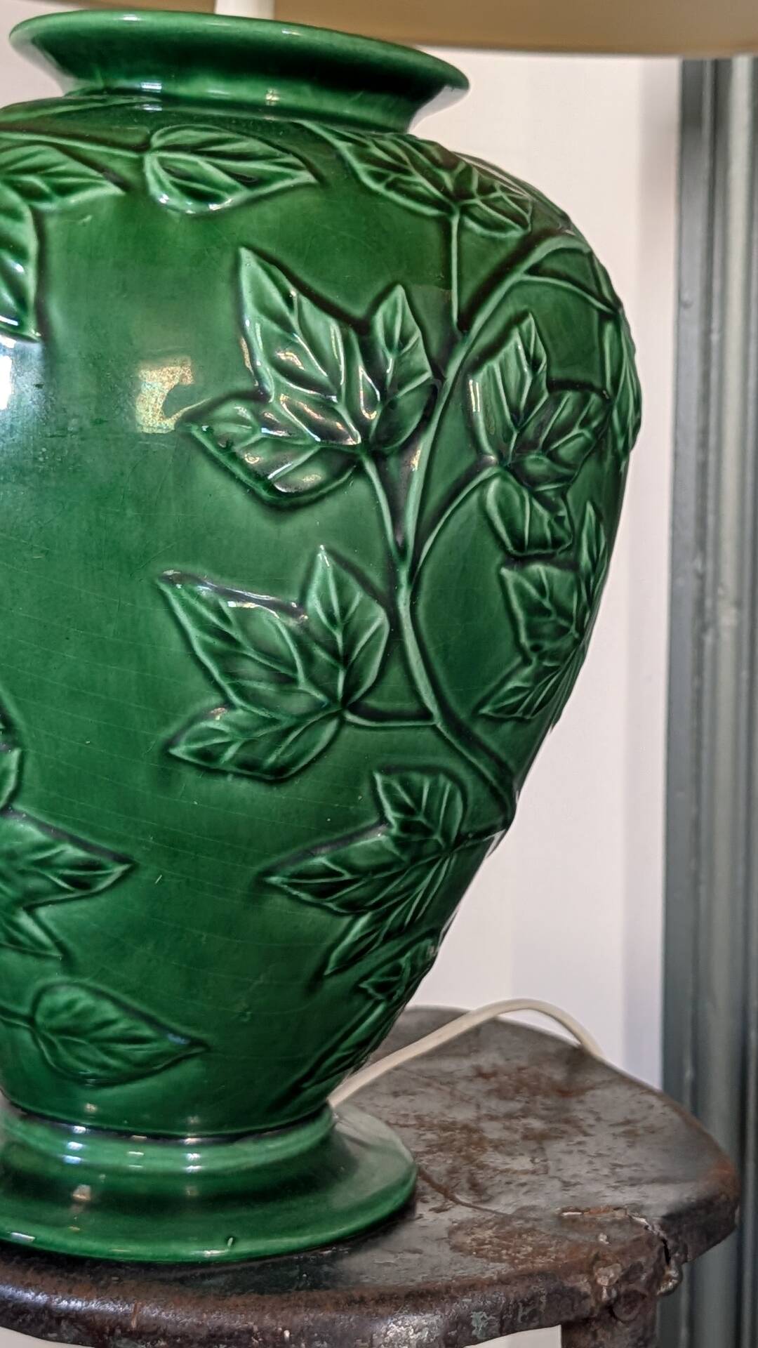 Green ceramic lamp with ivy decoration 70-80