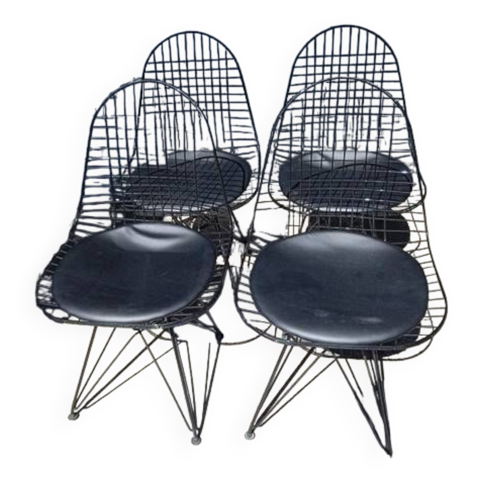 Set of 4 Eames chairs in metal
