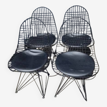 Set of 4 Eames chairs in metal