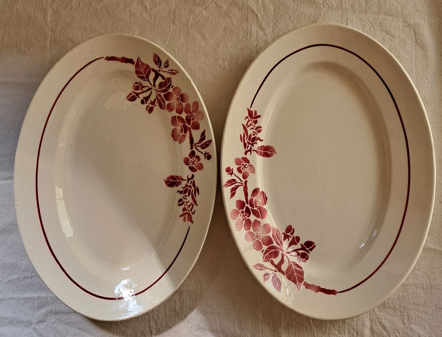 Duo of oval dishes