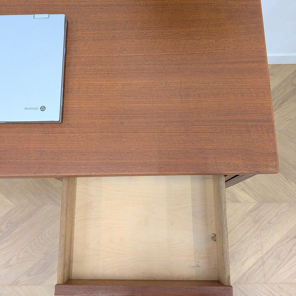 Bureau scandinave poignées dorées