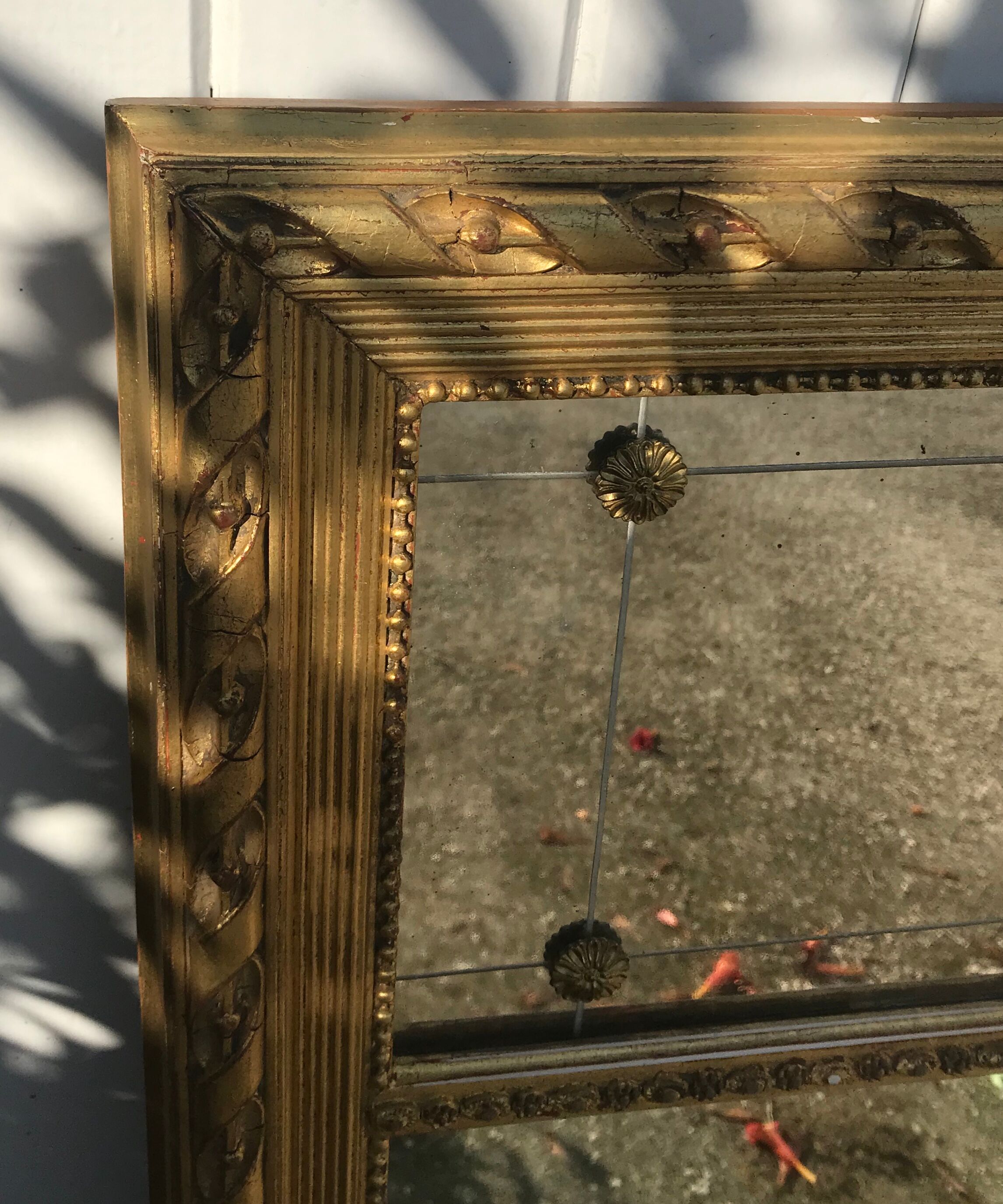 Trumeau with ice medallion framed wood golden patina 69x113cm