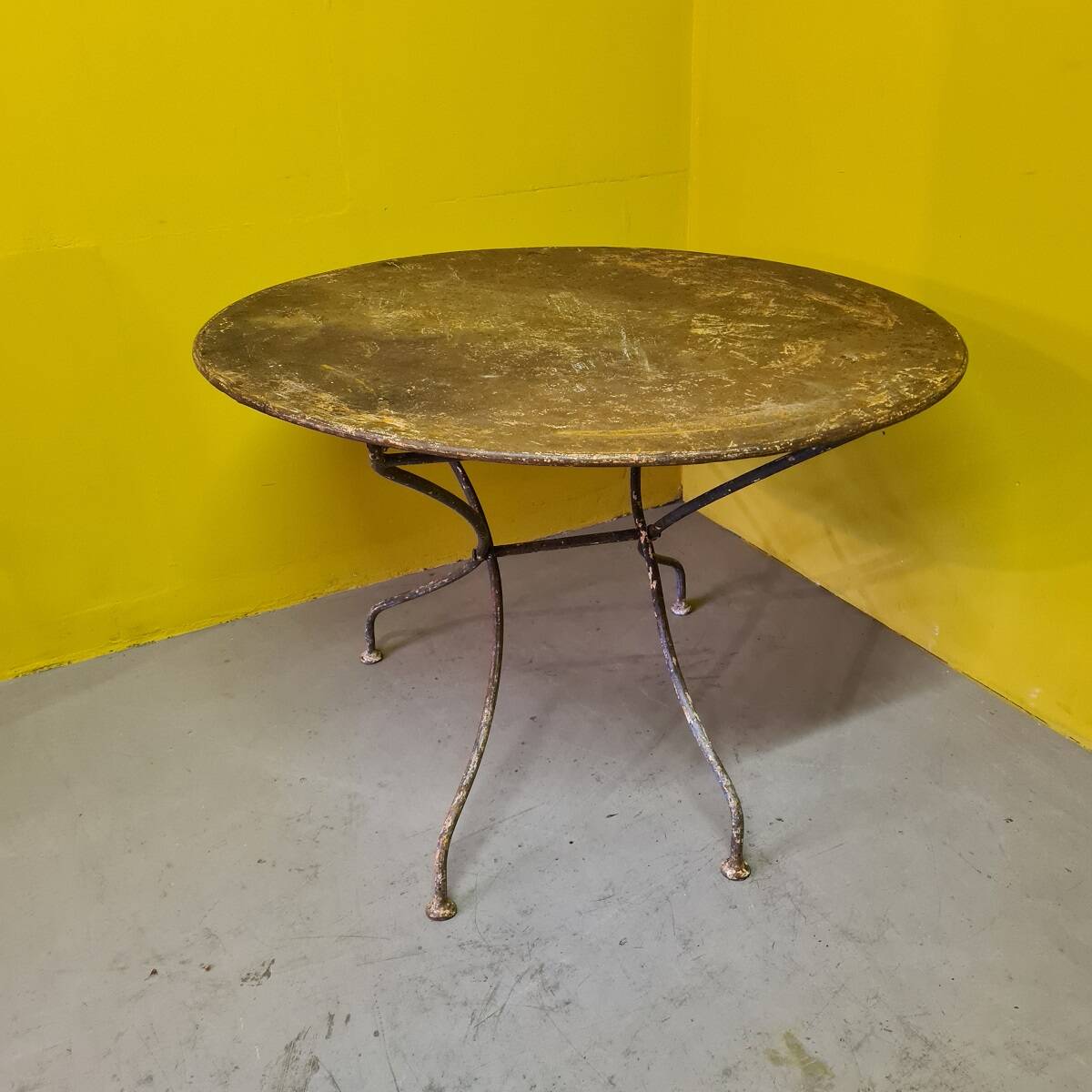 Table pliante de jardin ronde en métal française vers 1920