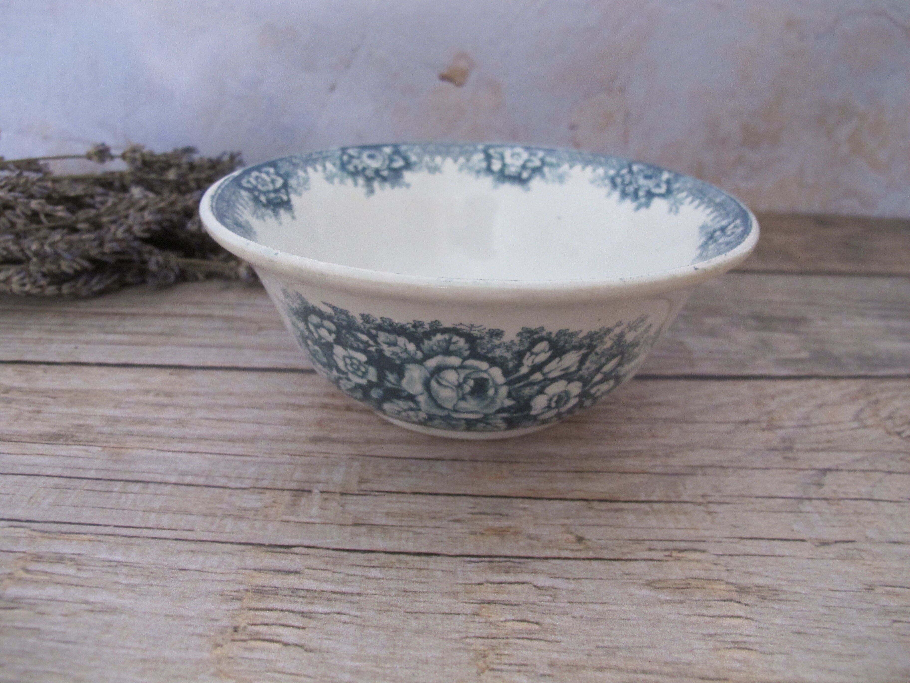 Small cut in iron earth