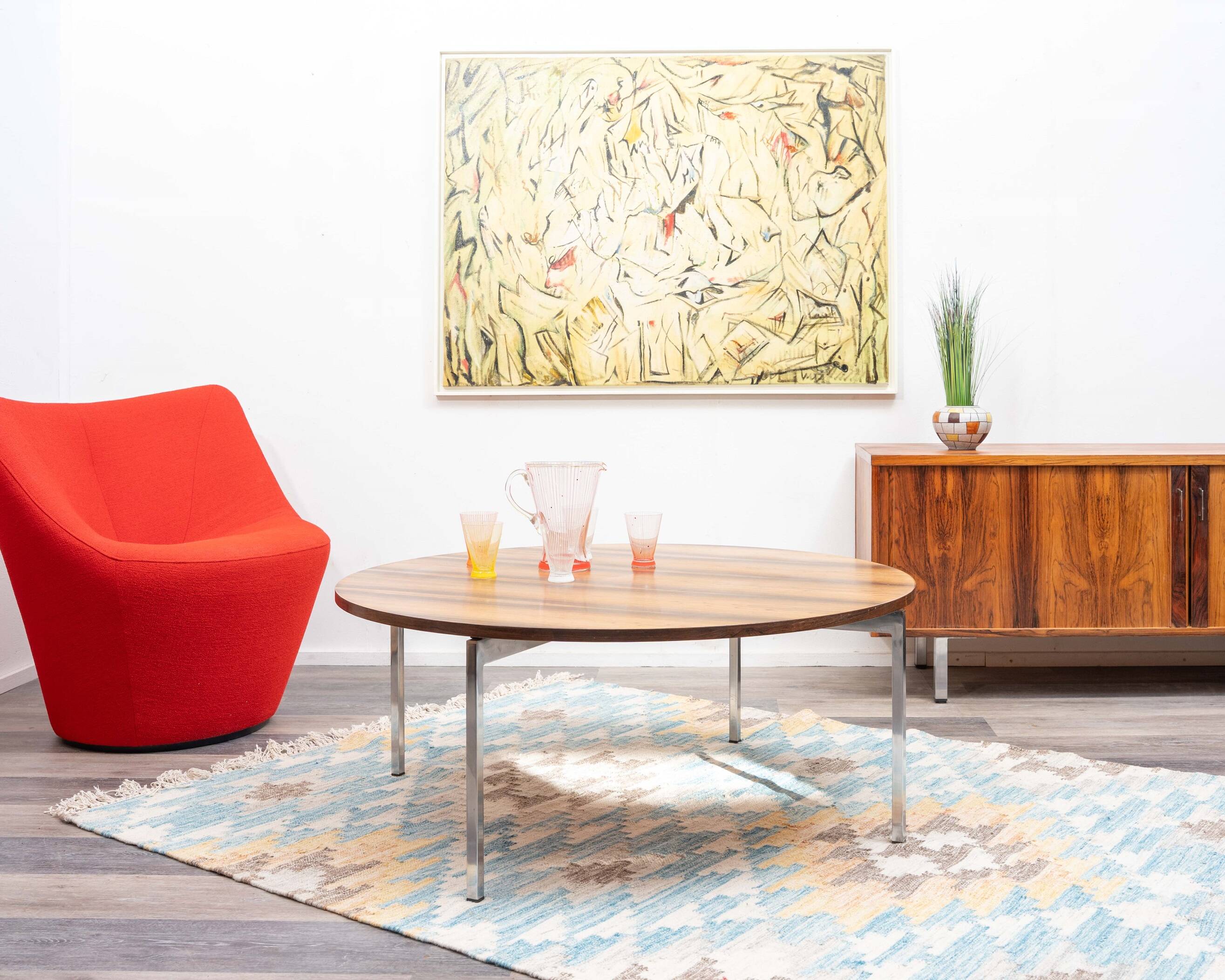 1970s round coffee table, with a remarkably beautiful grain.