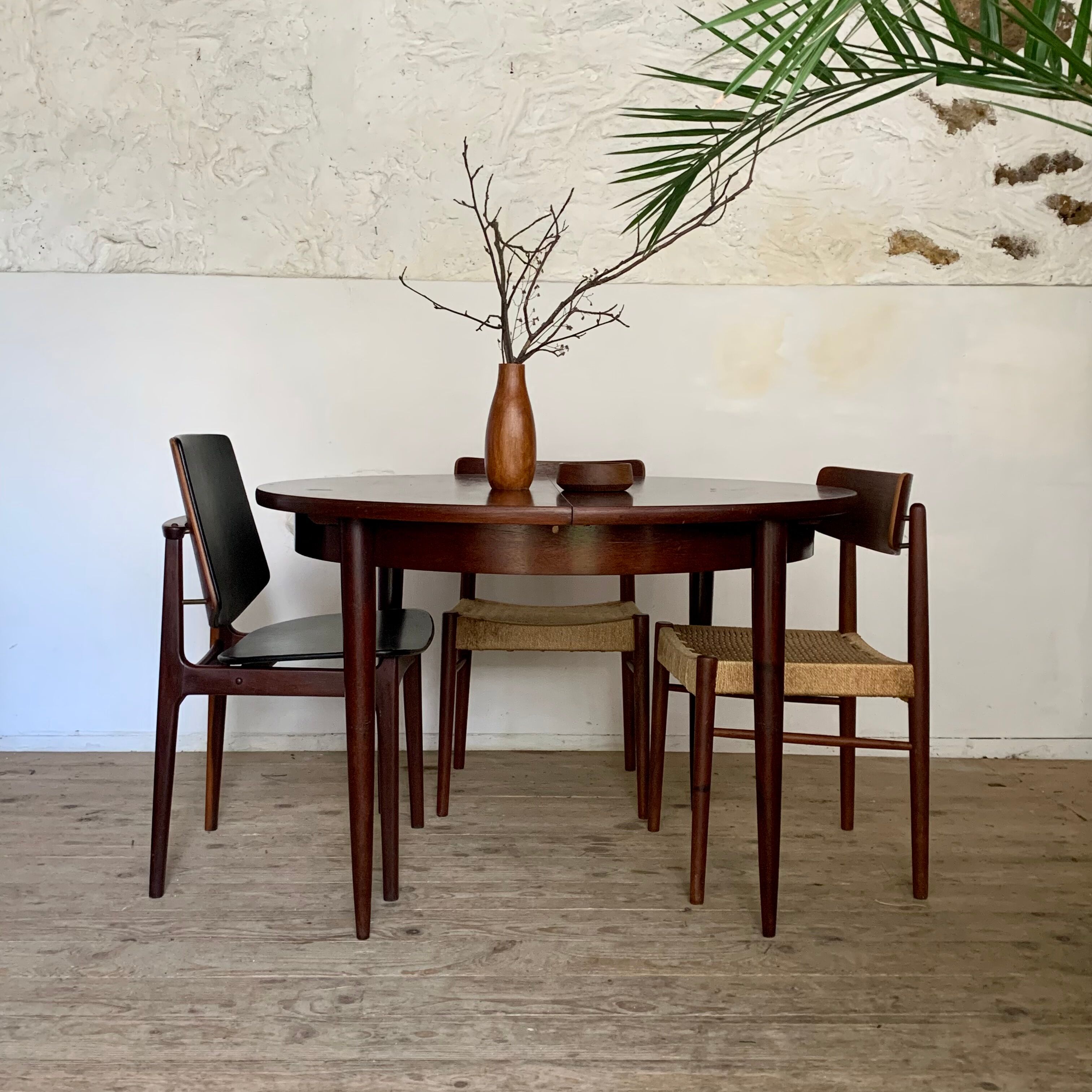 Vintage Scandinavian round table in Rio rosewood