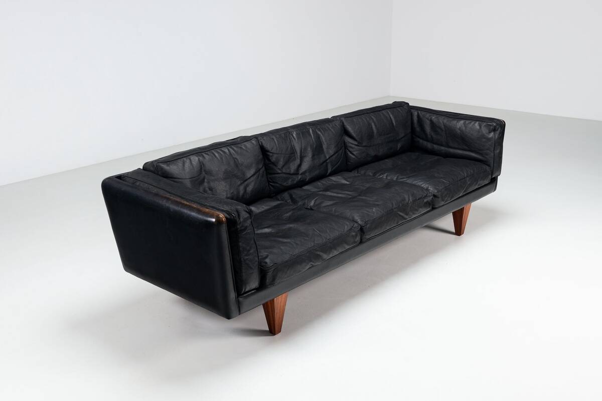 Illum Wikkelso model V11 sofa in black leather by Holger Christiansen, Denmark, 1960