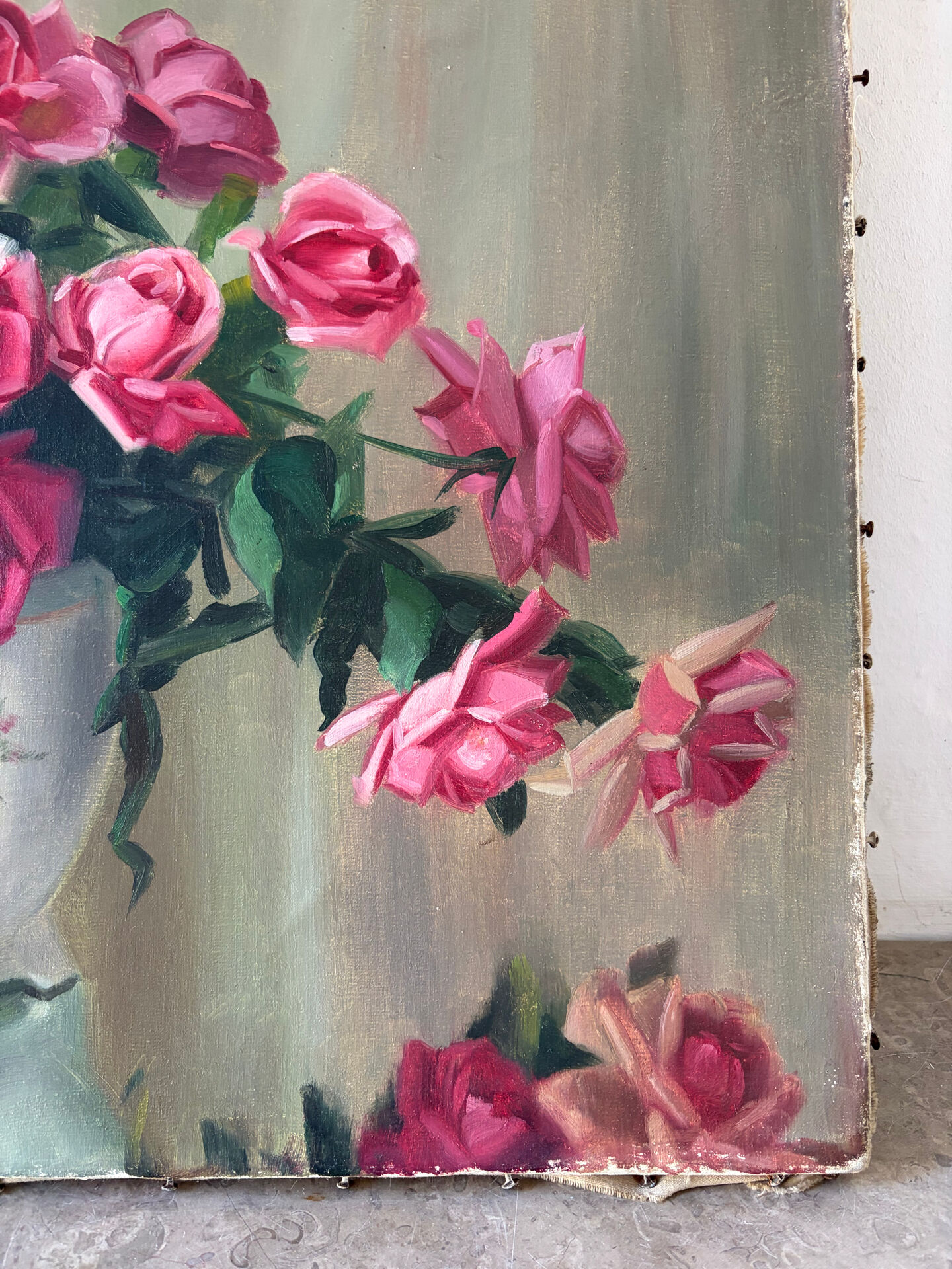 Tombée de roses, huile sur toile signé Miller Ranson