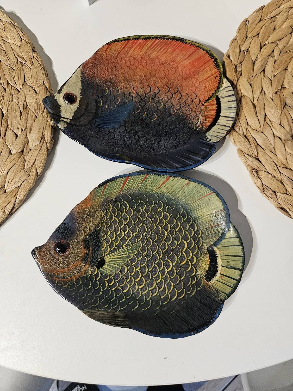 Set of 2 fish-shaped trays.