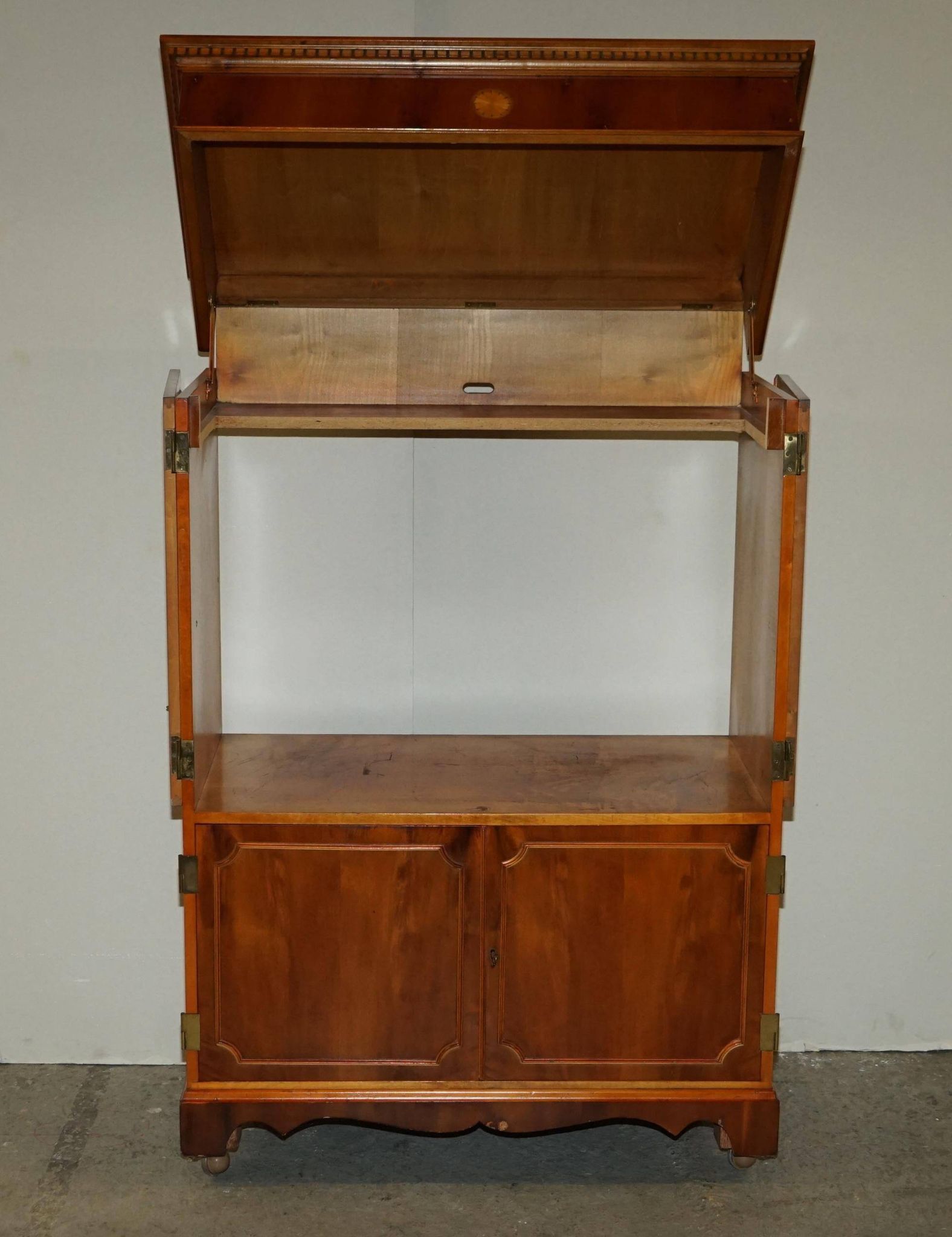 Wooden buffet TV in yew Abbey Craft Mid-Century Modern Sheraton details