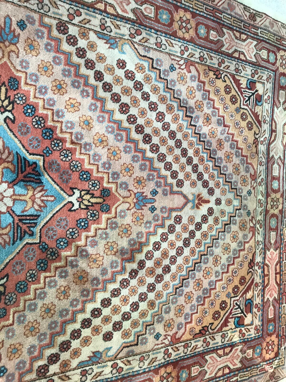 Carpet vintage Sinkiang done hand 178 X 287 CM