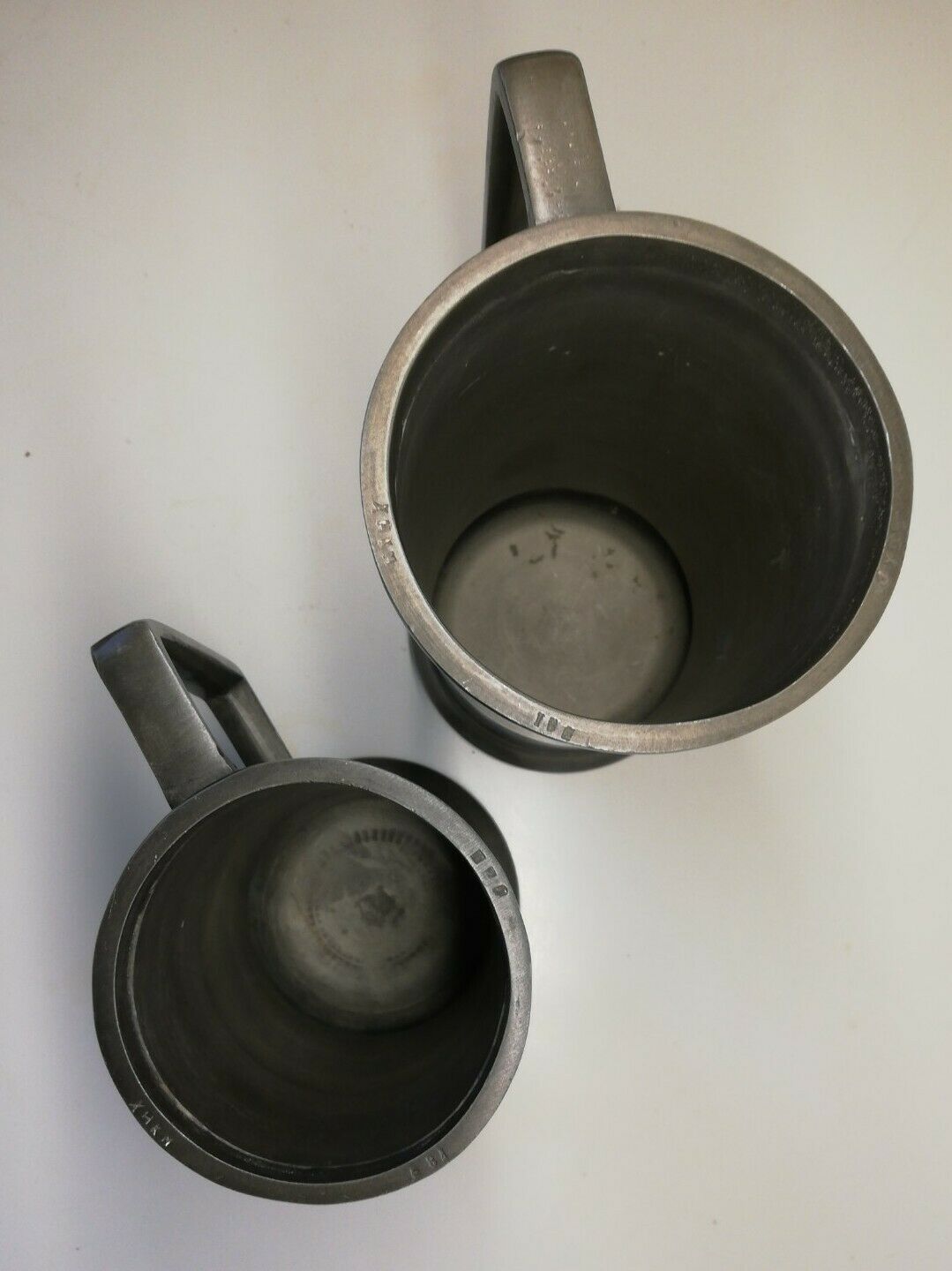 Set de 2 pichets en étain