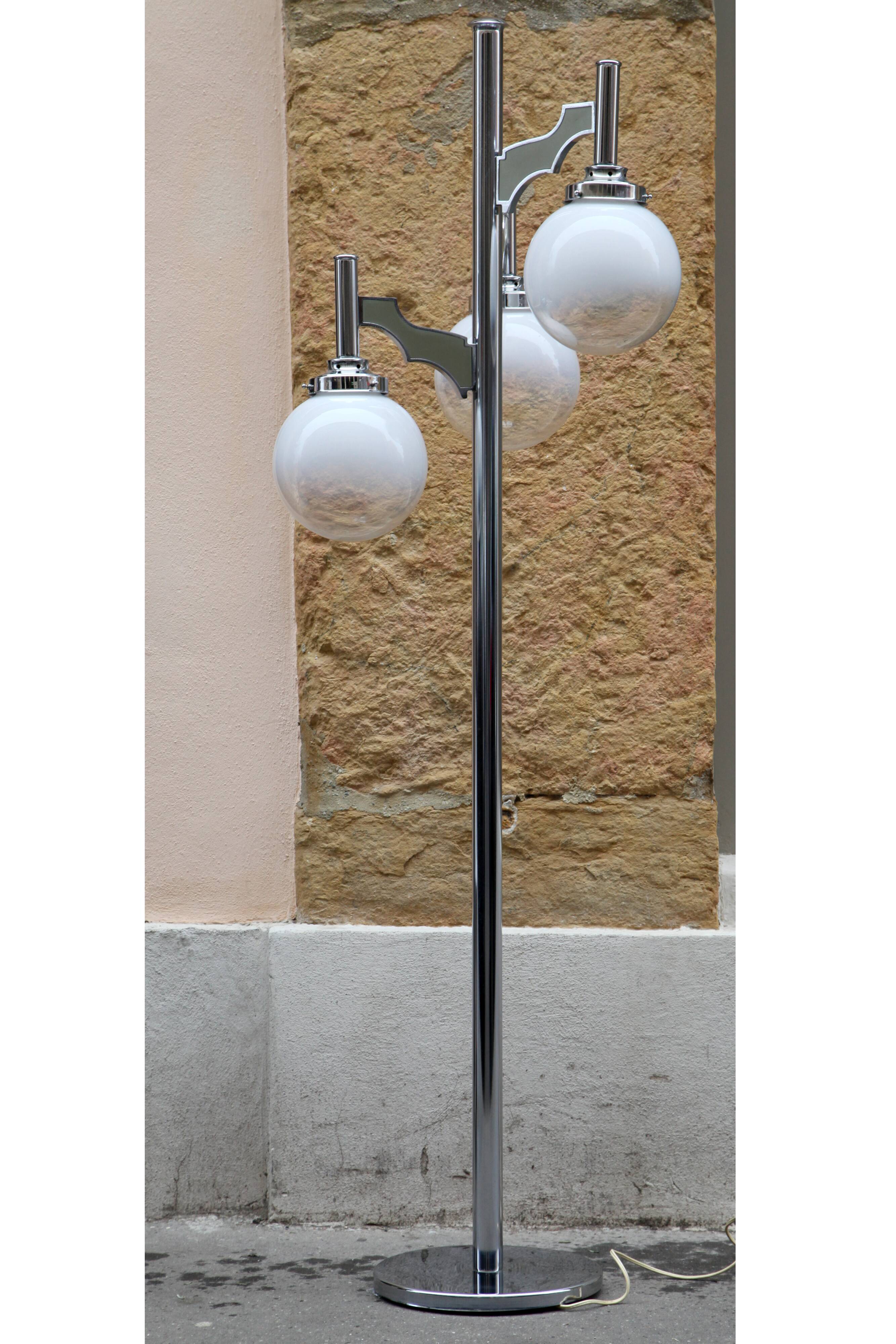 Floor lamp with 3 lights