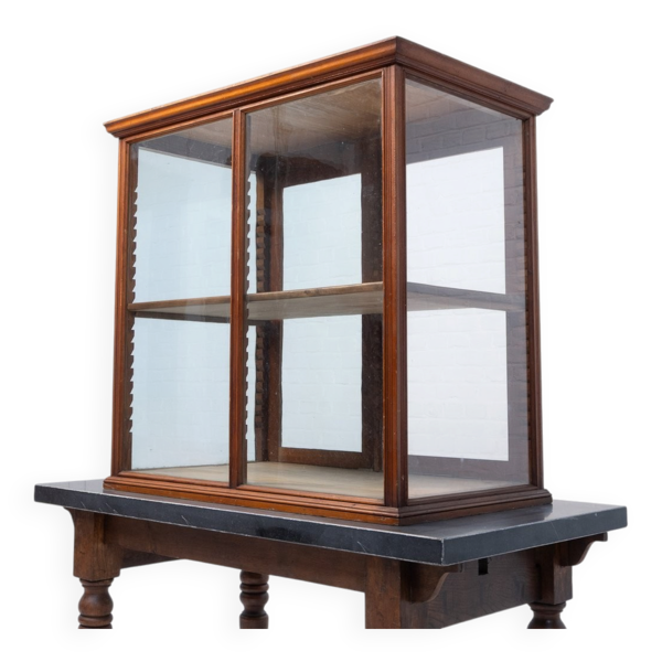 Vitrine de magasin d'antiquités, 1920