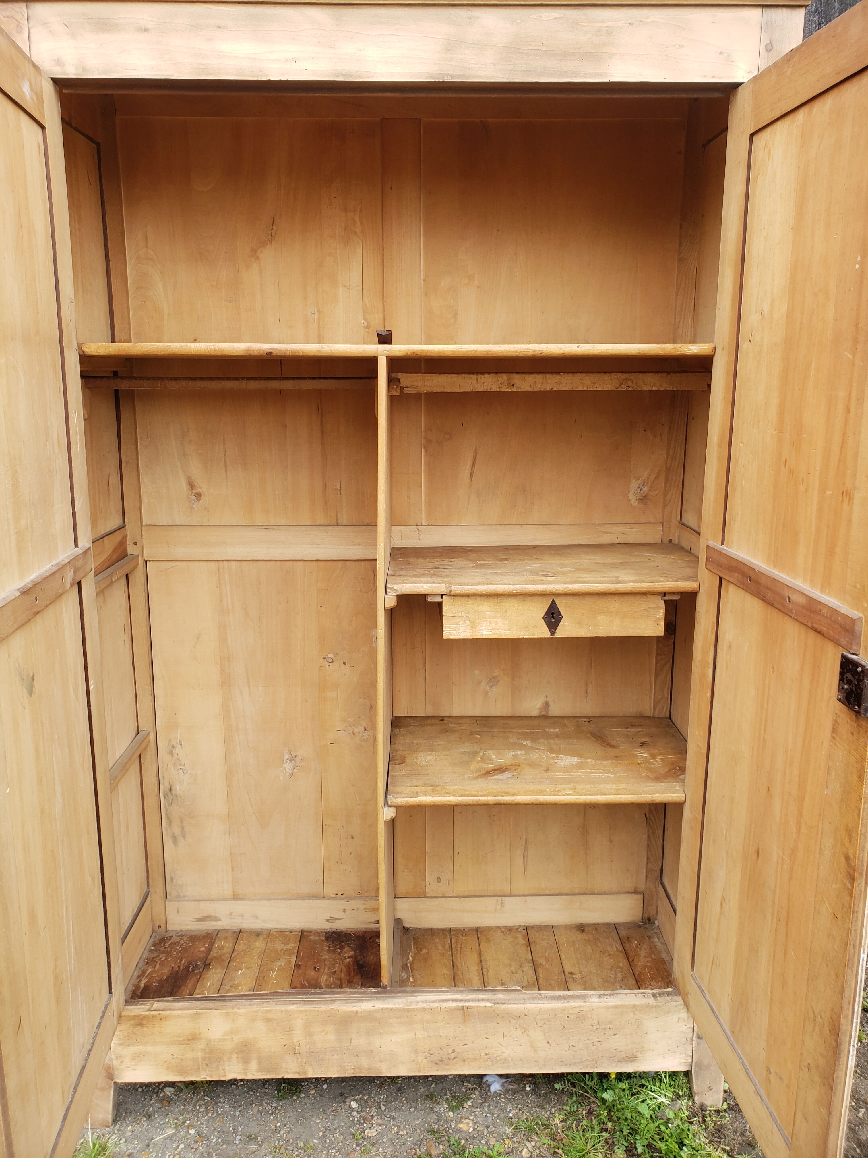 Parisian wardrobe wood in the rough "skirts"