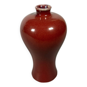 Blood-red Meiping vase in porcelain, China, 19th century.