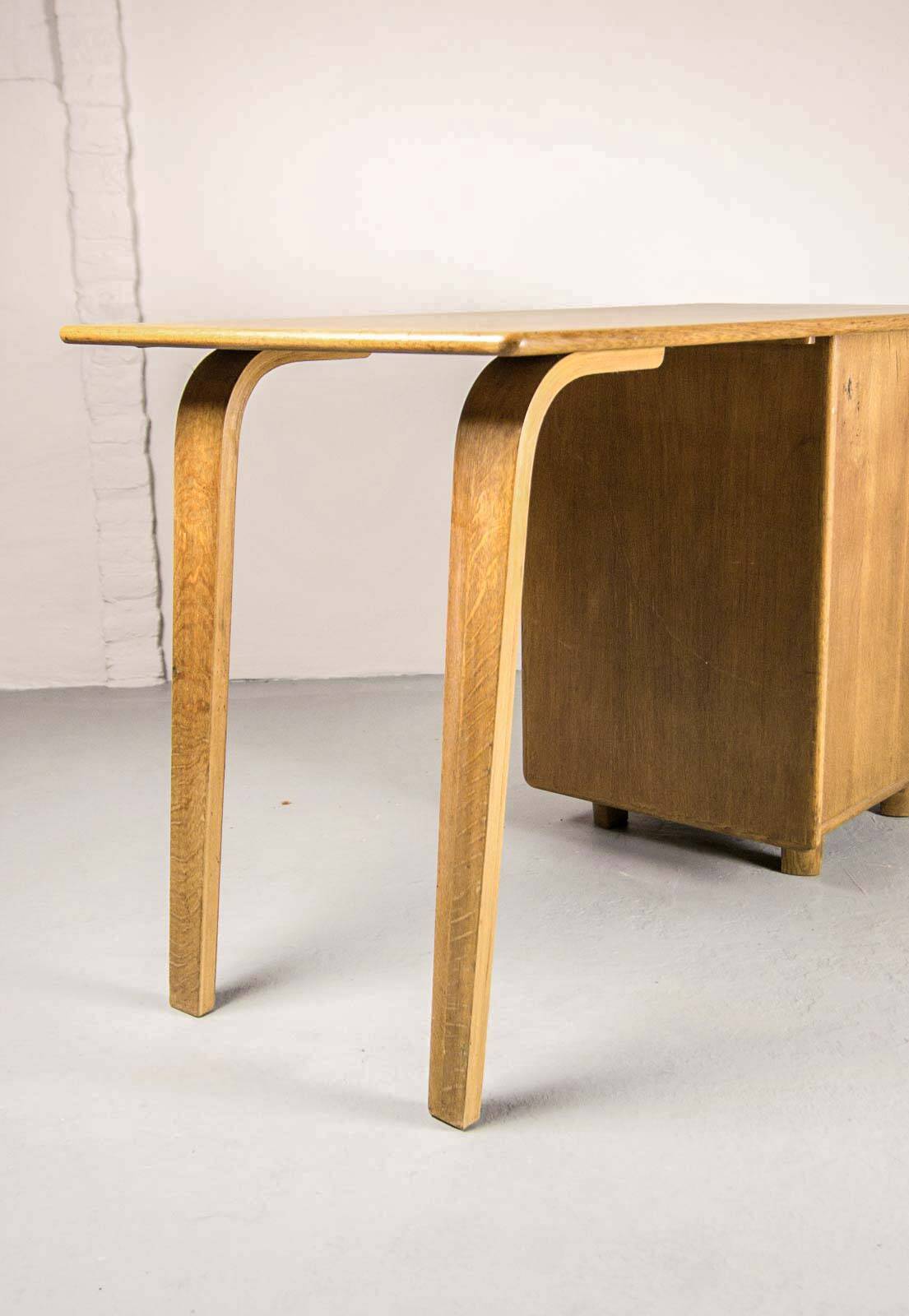 Cees Braakman Dutch Design EE02 Oak Desk for Pastoe. The Netherlands, 1950s