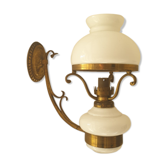 Opaline wall lamp