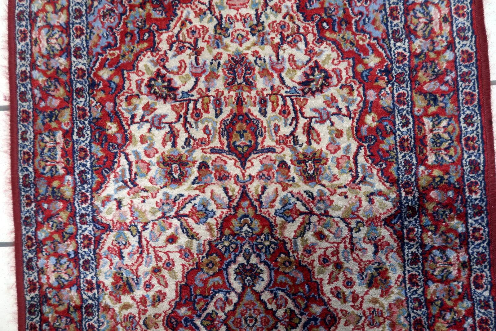 Vintage Indian rug 2.1' x 3.9' (67cm x 120cm), 1970s - 1C1121