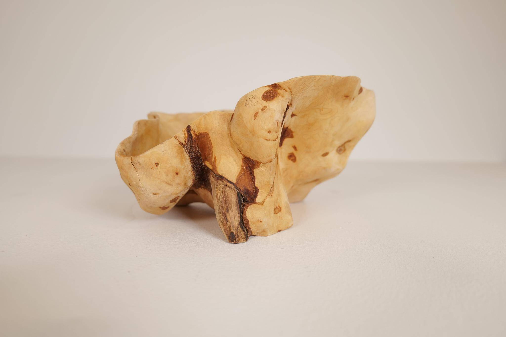 Scandinavian Modern Set of 2 Organic Bowls in Swedish Burl Wood, circa 1990s