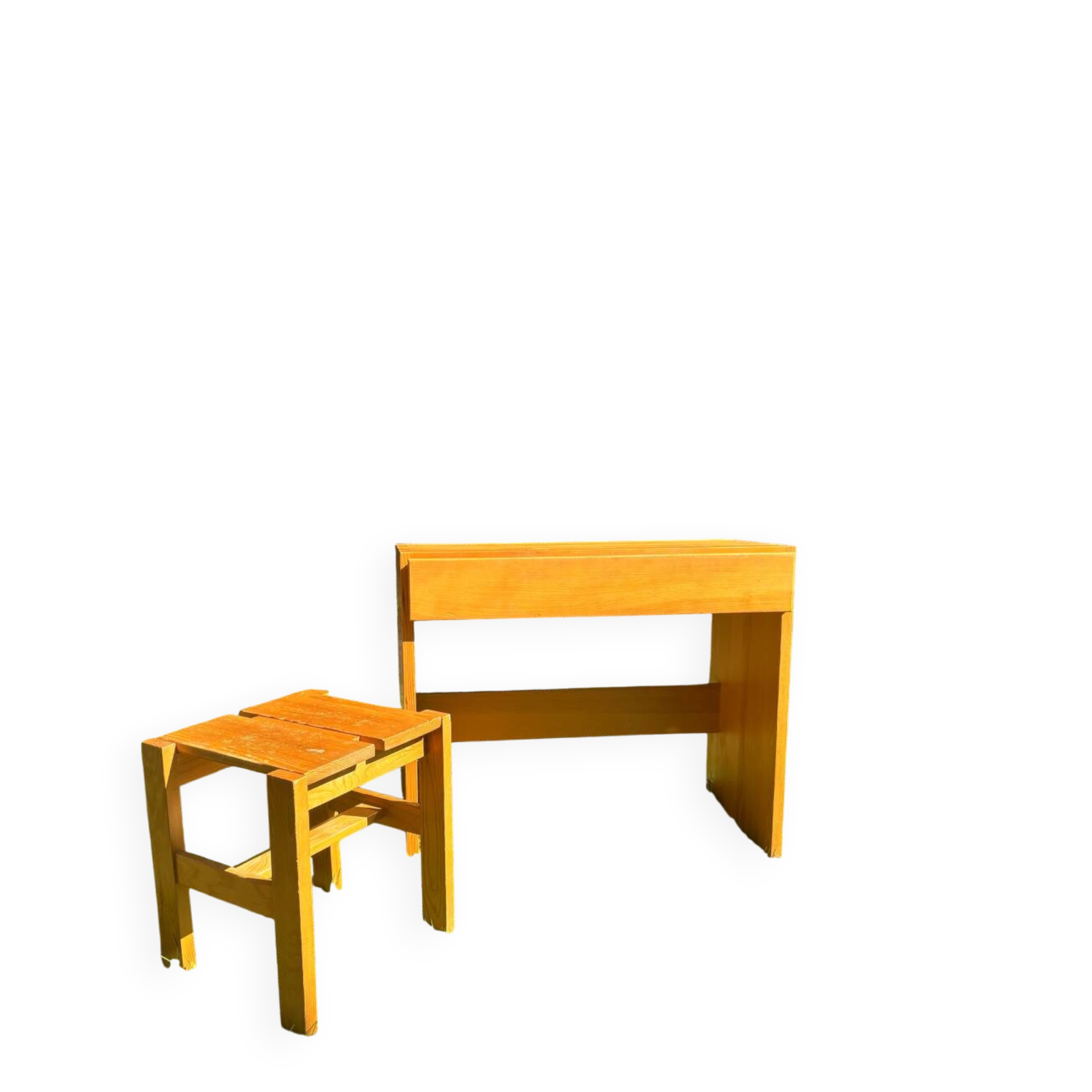 Perriand Regain desk and stool