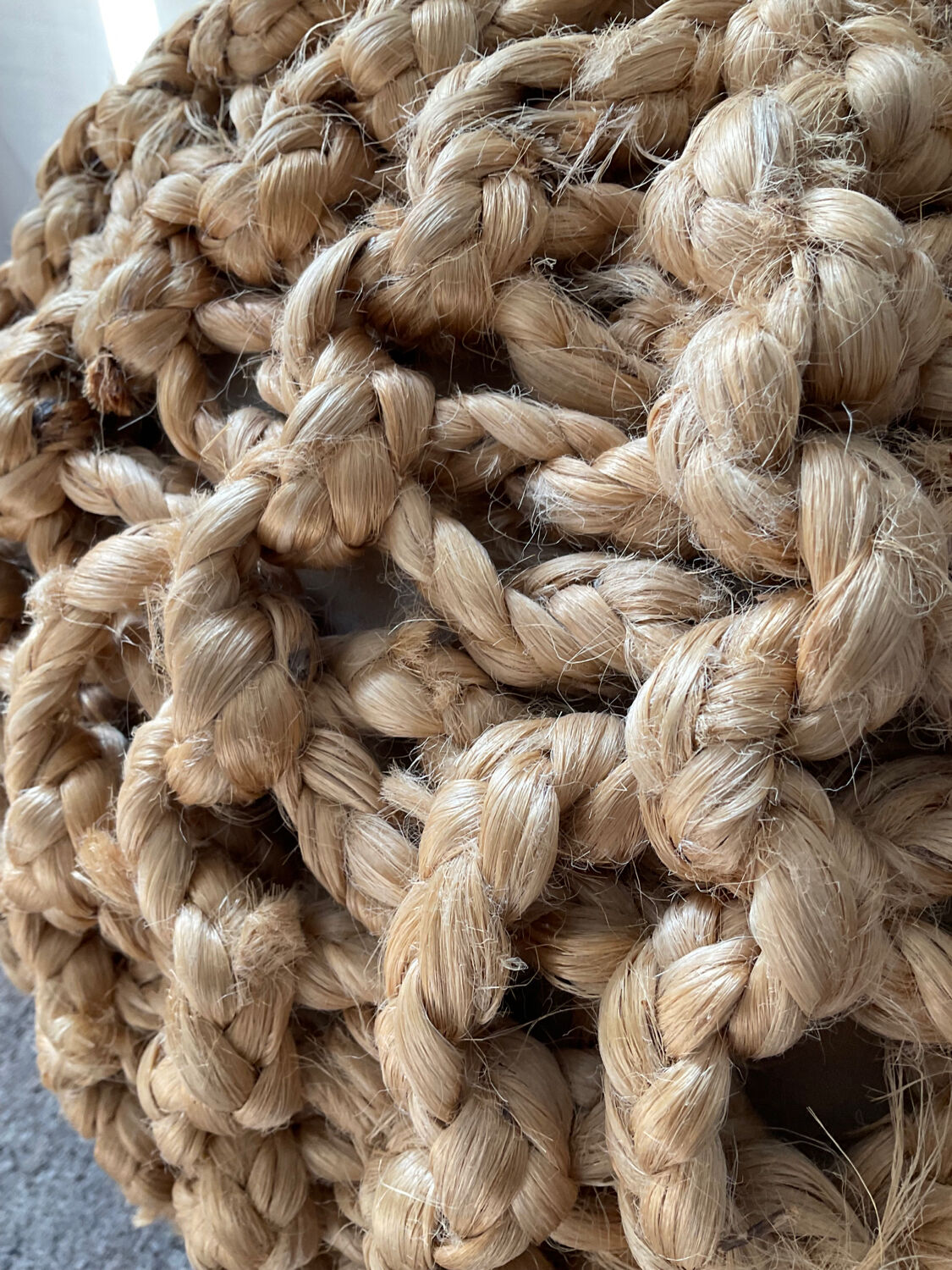 Pouf ball in braided rope