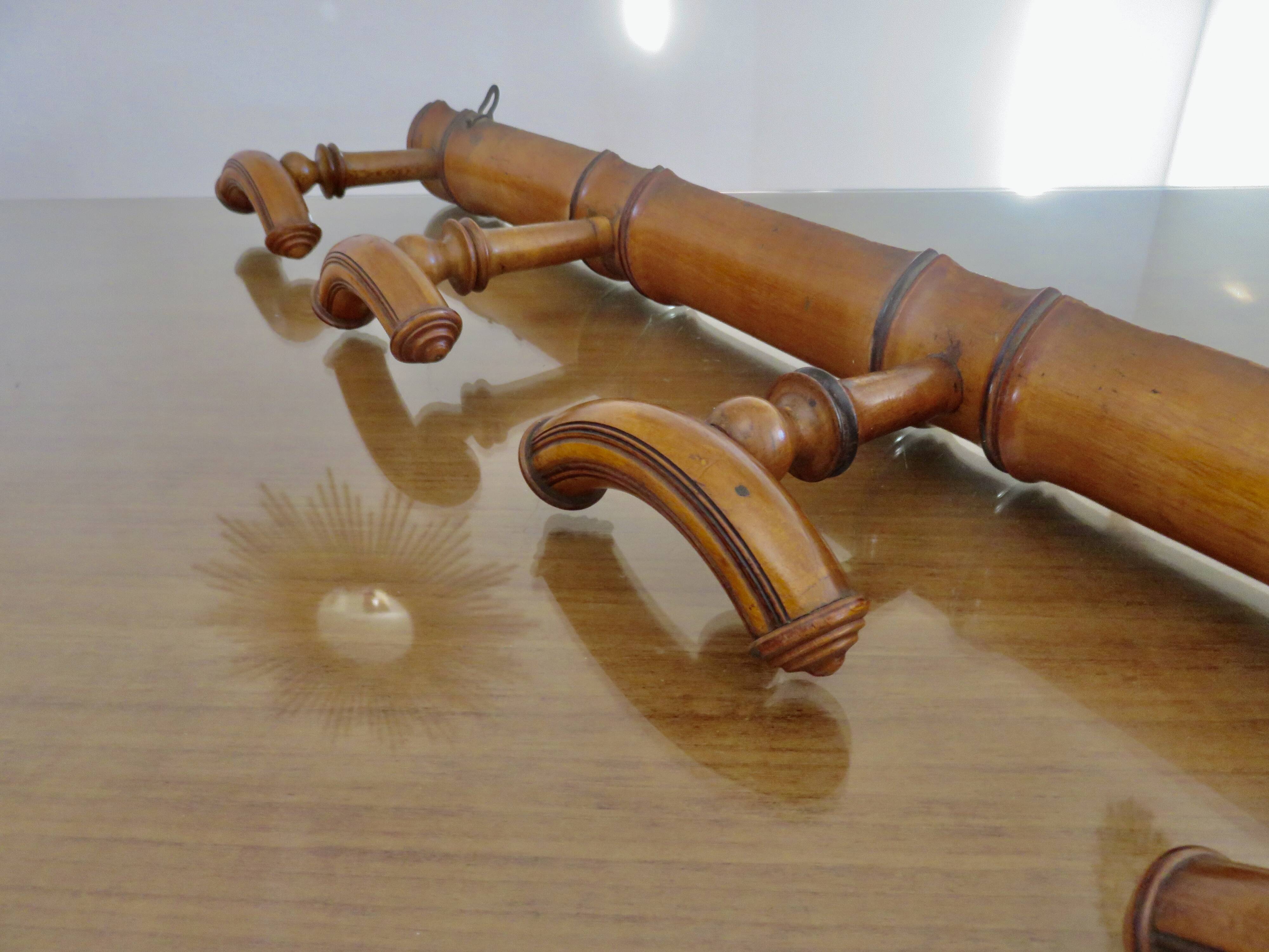 Grand porte manteau mural en bois tourné, années 30 40