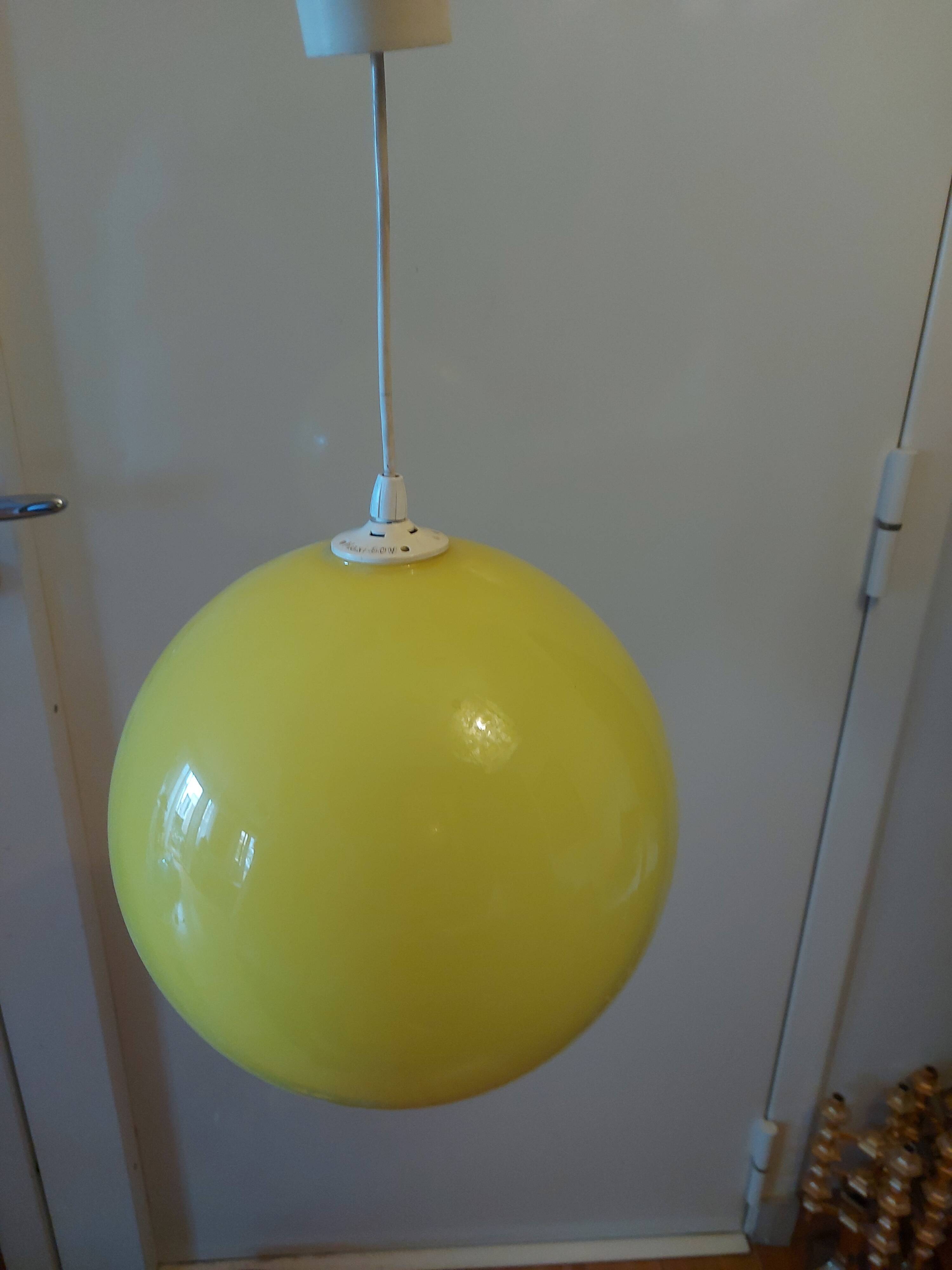 Vintage suspension 70'S in yellow opaline