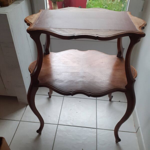 Table à thé ancienne. 2 plateaux.
