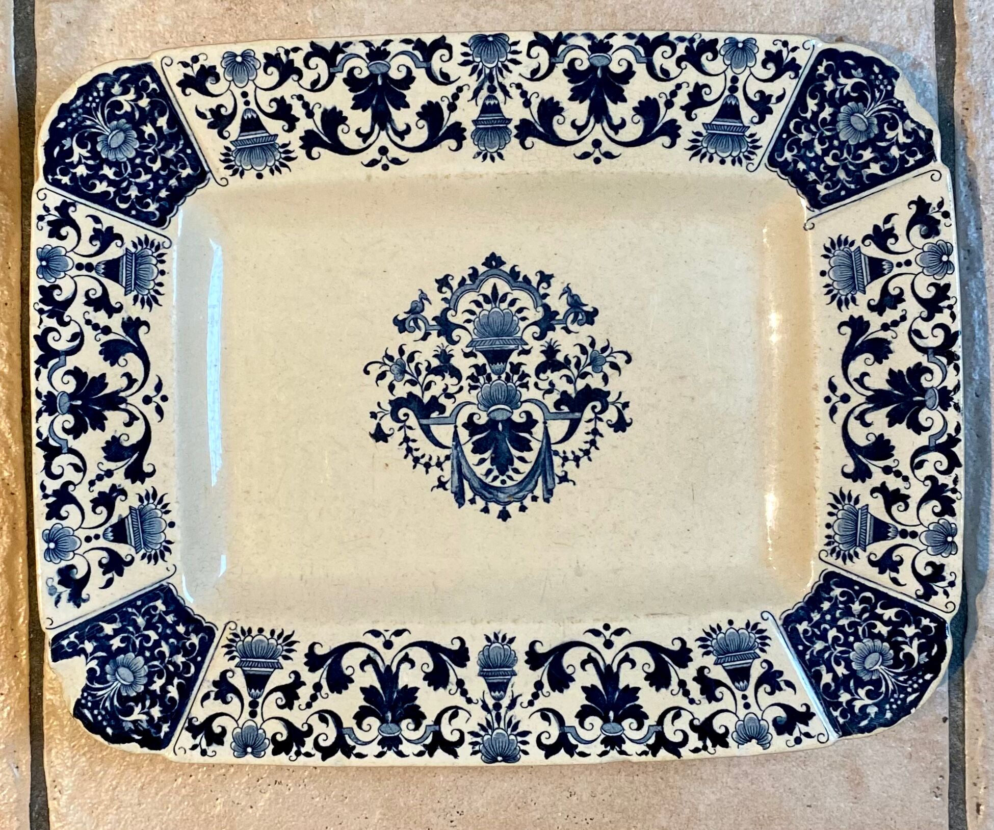 Rectangular dish, Manufacture de Gien model Blue square