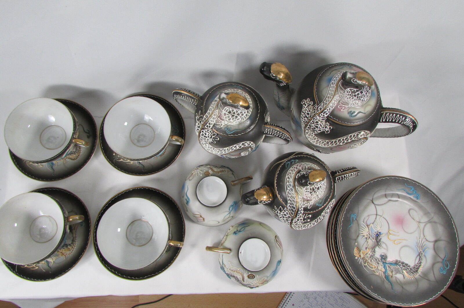 Tea set, 19 pieces, Kutani Dragonware porcelain, signed with an Eagle