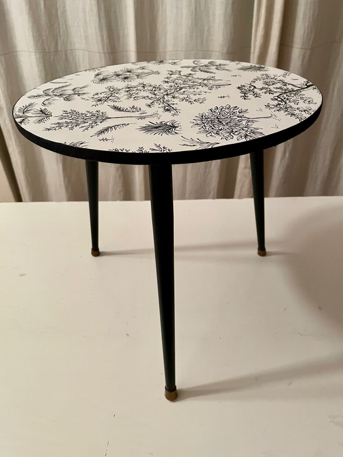 Petite table tripode guéridon