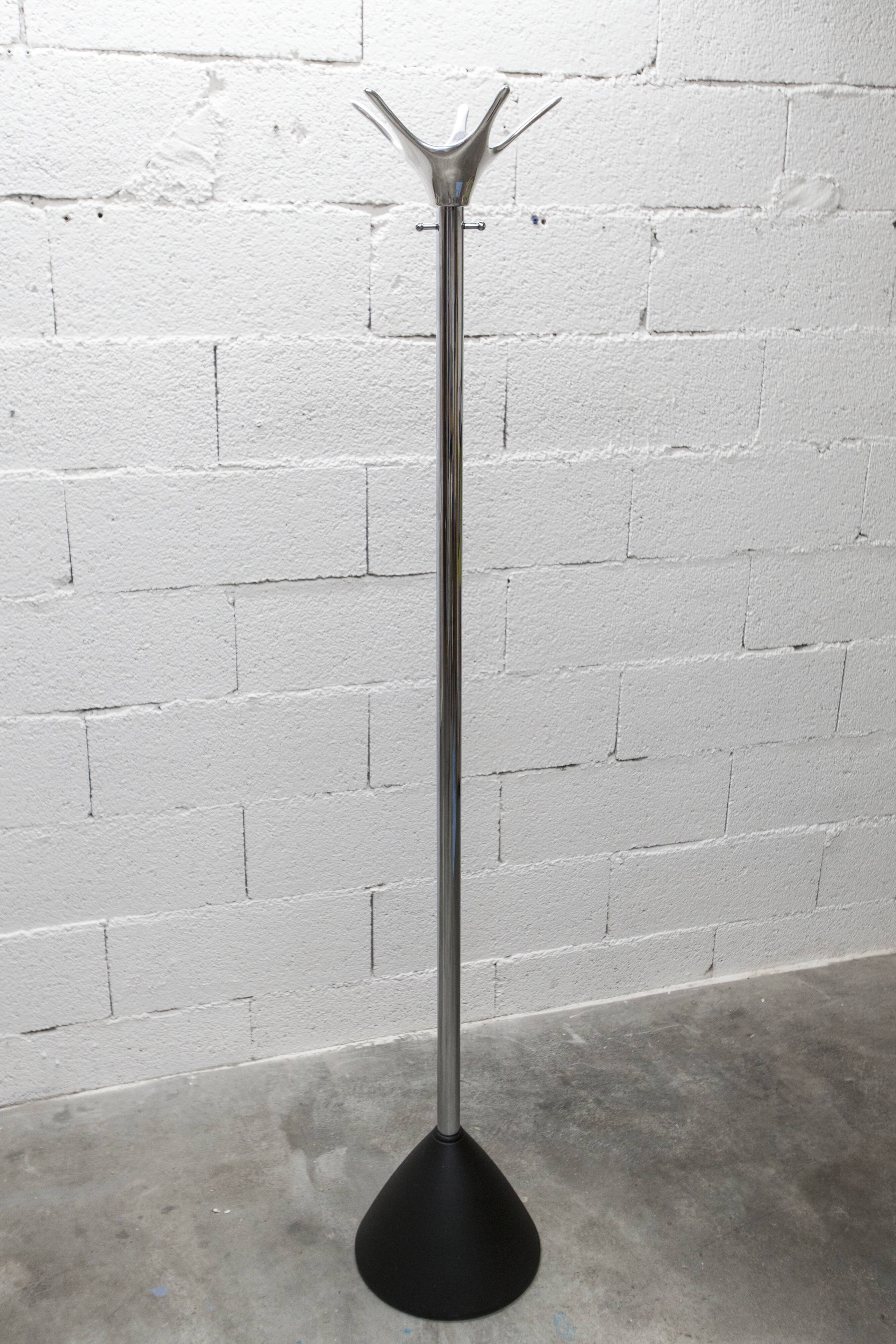 Cascando Tango coat rack designed by Minke Van Voorthuizen