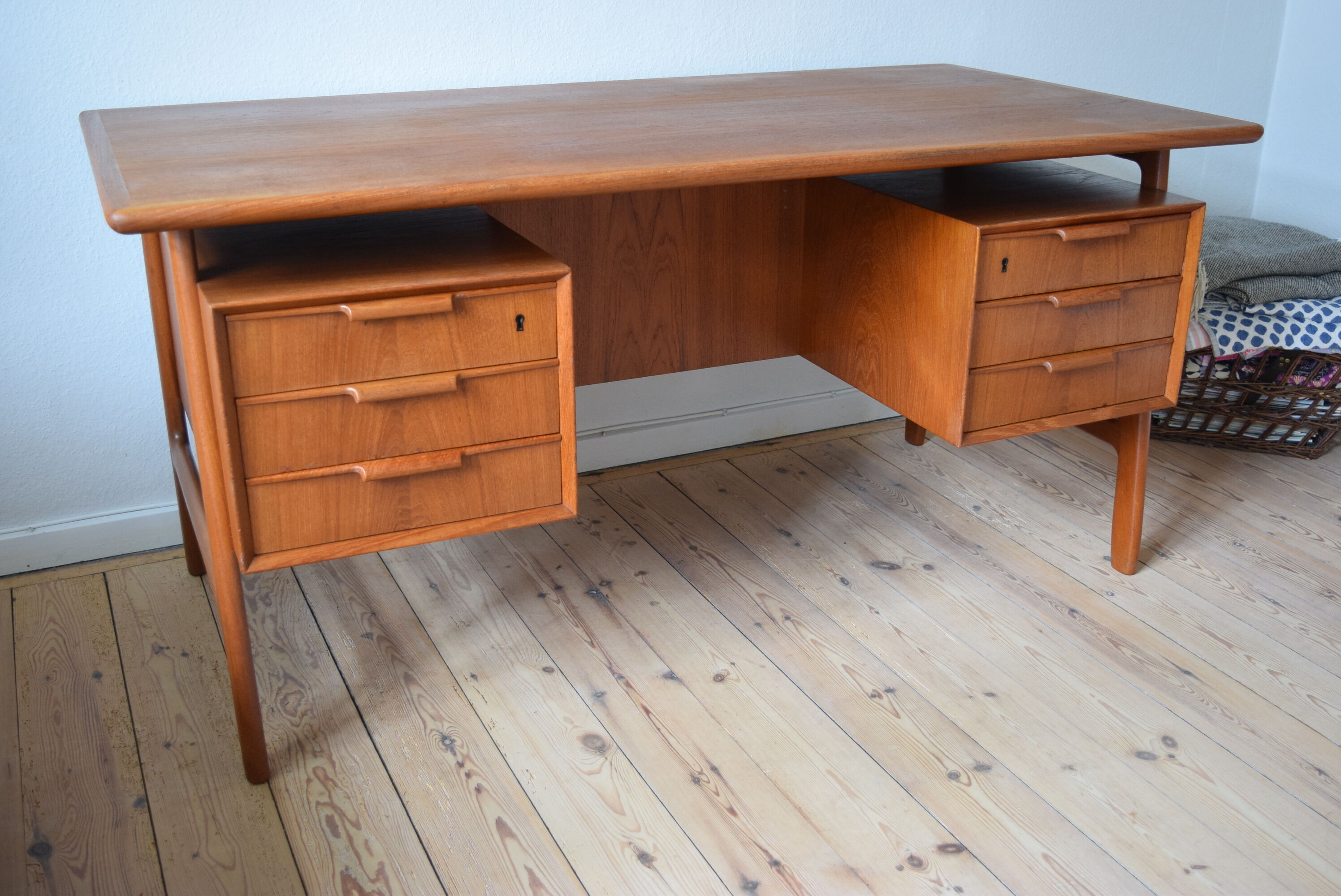 Danish model 75 desk by Gunni Omann 1960