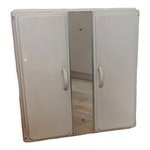 Armoire à pharmacie en métal