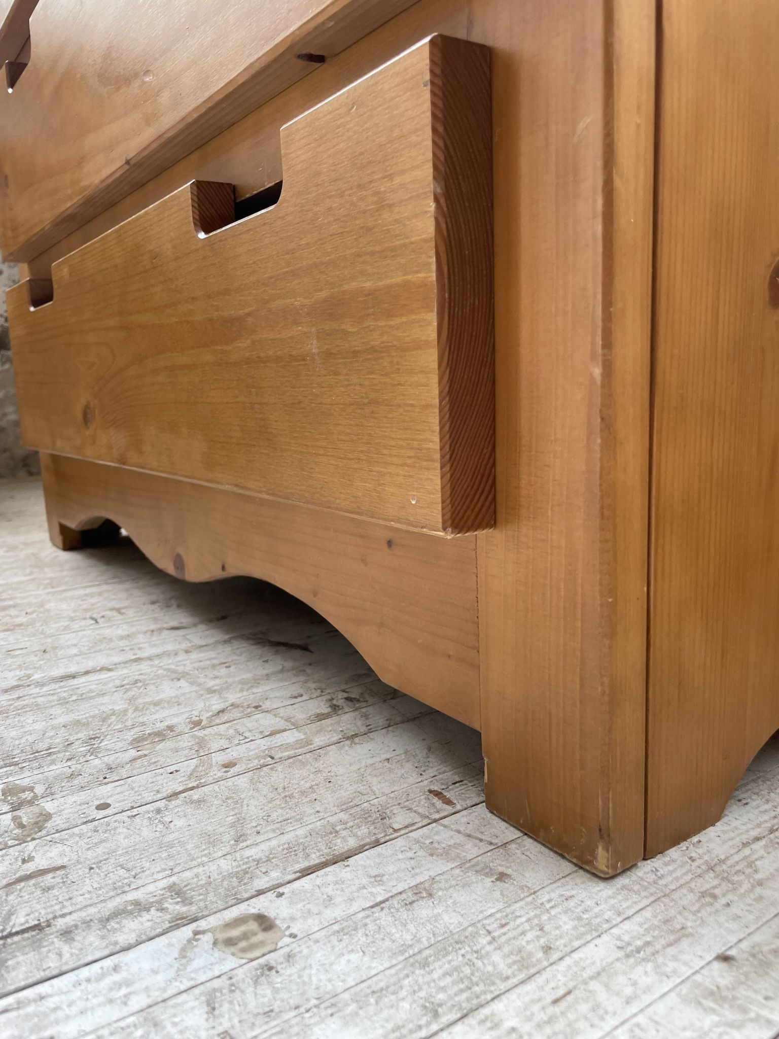 Commode en pin années 80 mobilier montagne