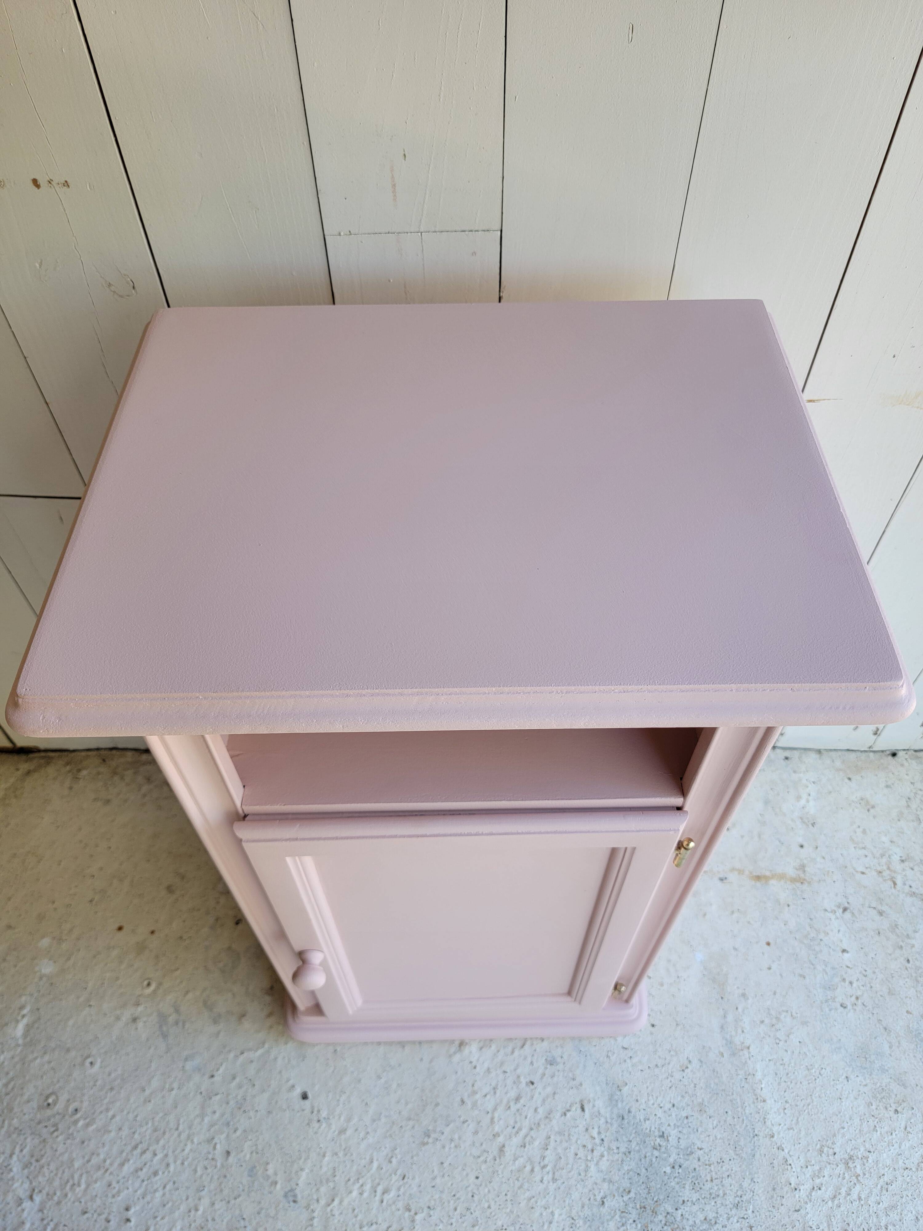 Table de chevet ancienne rénovée en rose