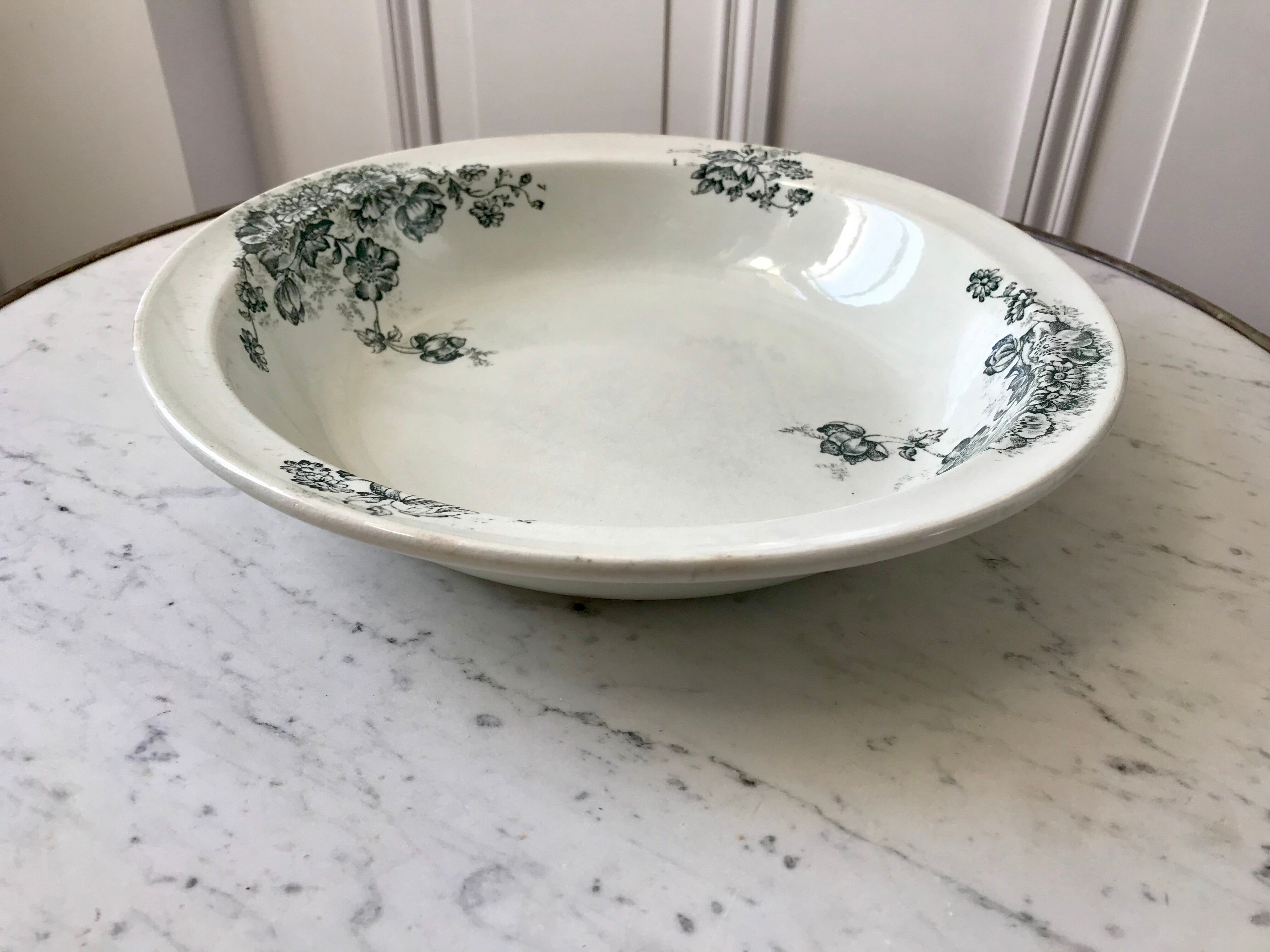 hollow dish in Iron Earth Bertrand Bordeaux model "Anémone" late nineteenth