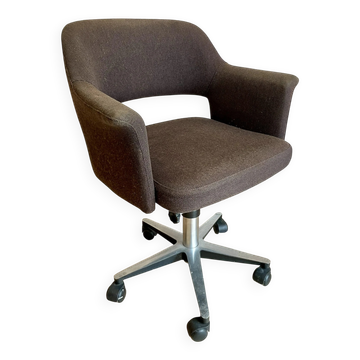 Vintage Mid-Century brown office chair with wheels from the 1970s.
