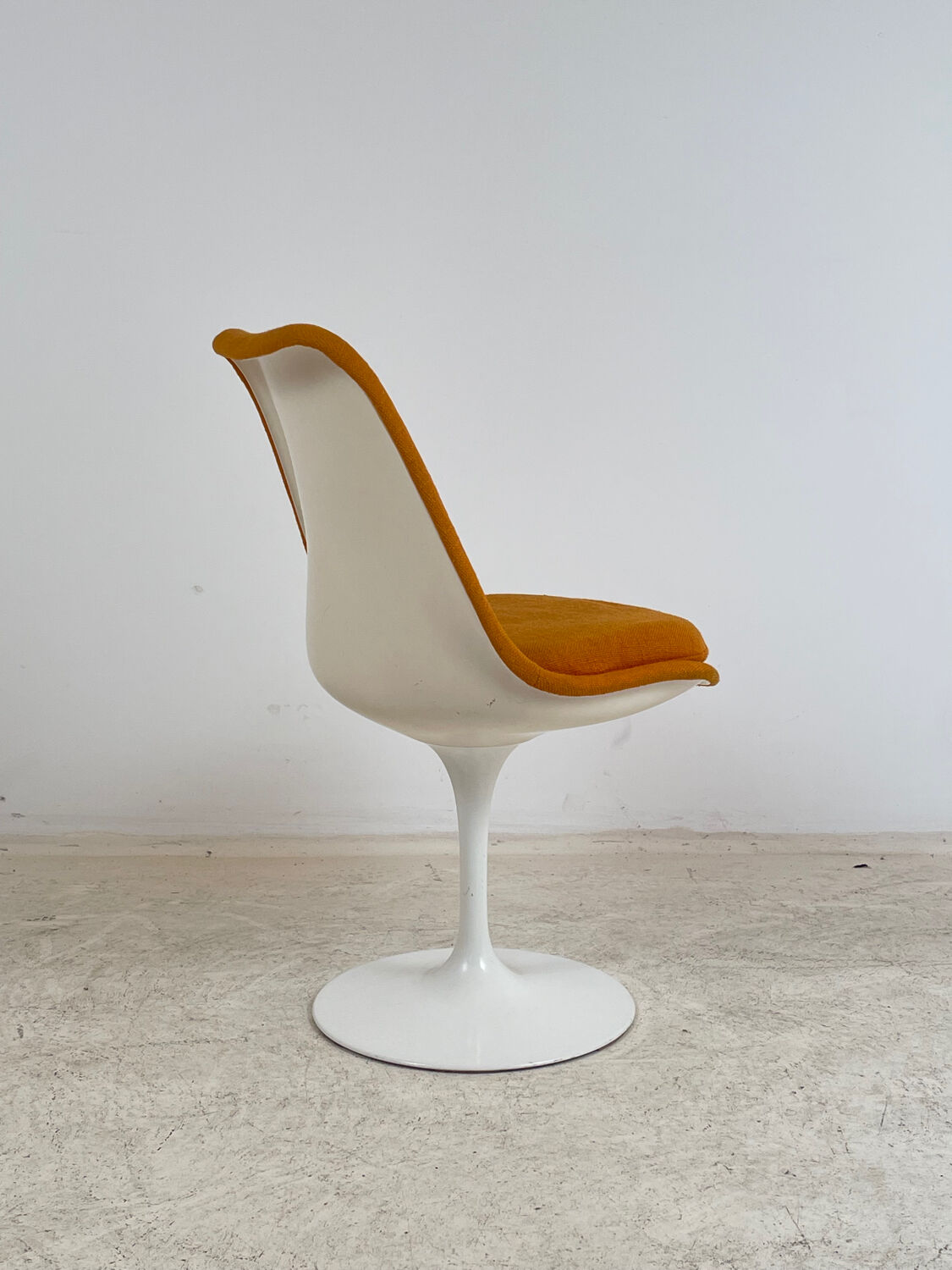 Tulip chair by Eero Saarinen Knoll international 1970