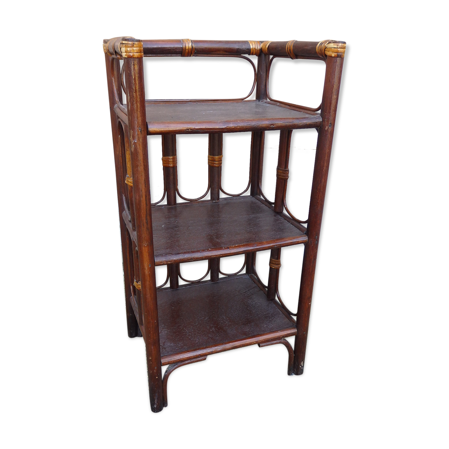 Meuble étagère en rotin vintage