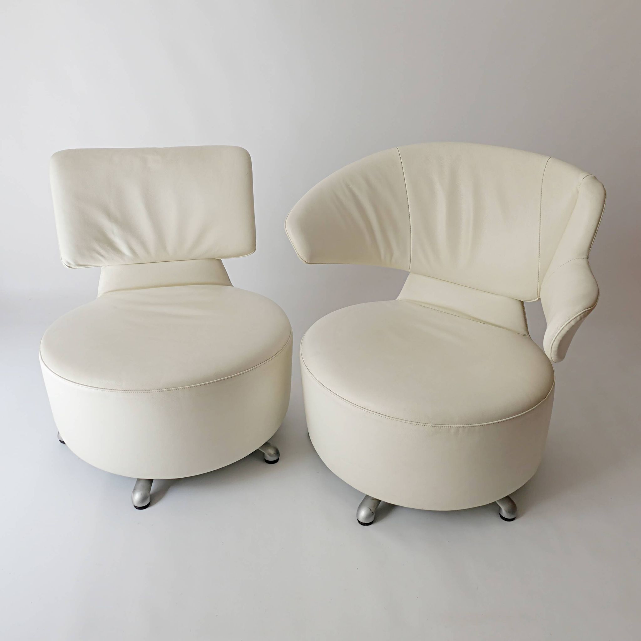 Canta and Aki swivel chairs in leather by Toshiyuki Kita for Cassina