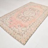 Tapis vintage oriental tons saumon et vert pastel, style faded 300x160