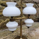 Lampe à poser, double feux, laiton et globes opaline, vintage, années 50