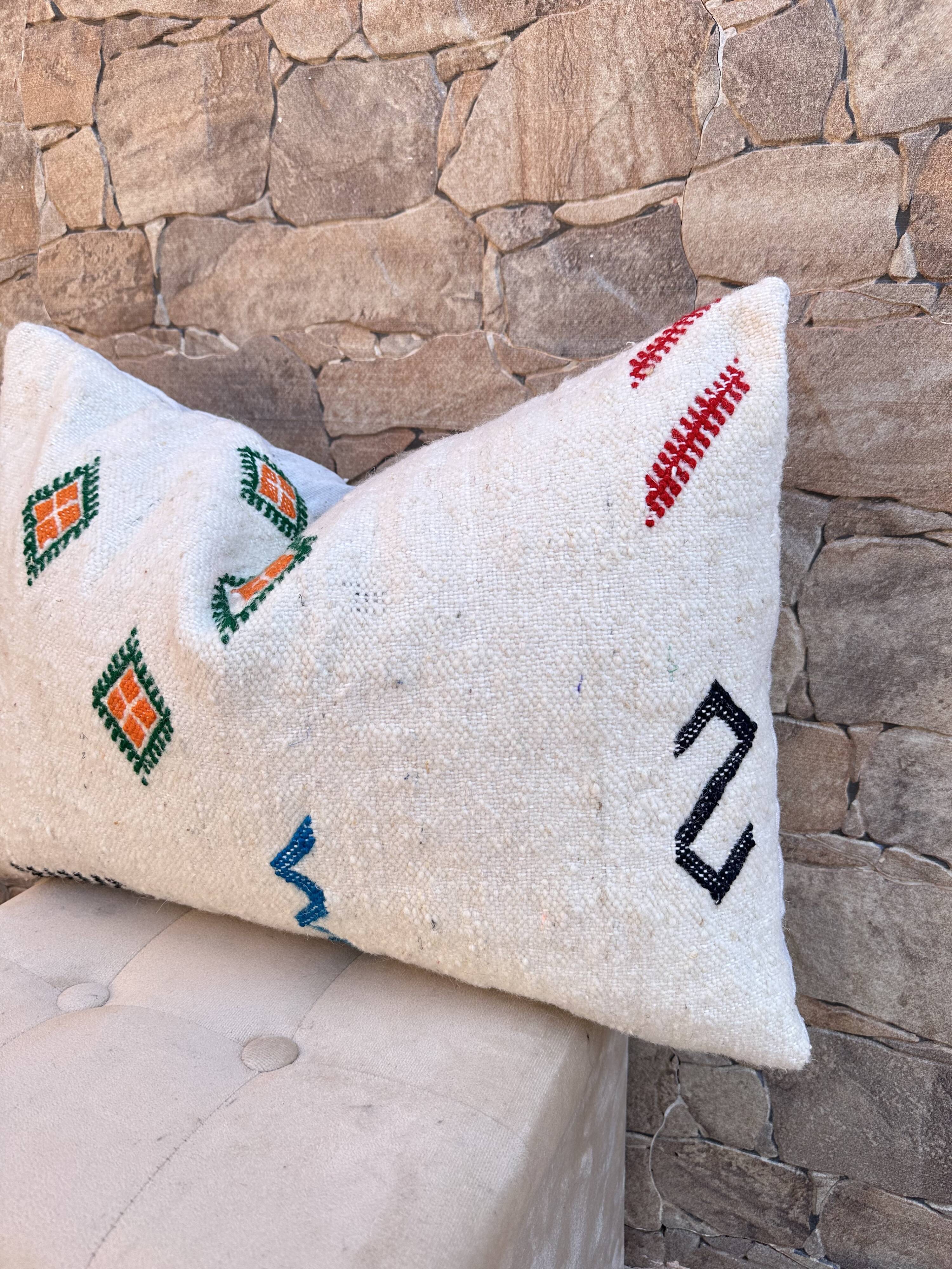 Handmade white Moroccan cushion cover (60x40 cm) for Kilim rugs, cushion cover,