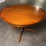 Scandinavian extendable round table