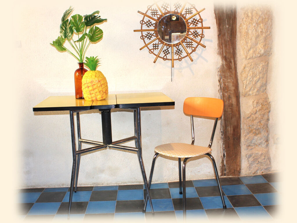 Folding table in formica